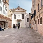 Atmosfere Autentiche Nel Cuore Di Venezia