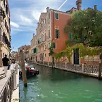 Atmosfere Autentiche Nel Cuore Di Venezia